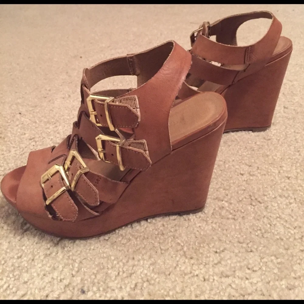 Madden Girl Tan Strappy Wedge Sandals with Gold Buckles